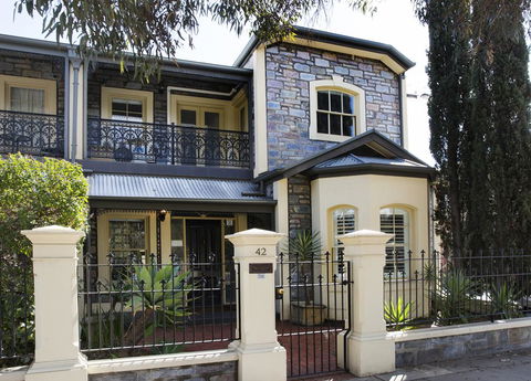 Adelaide Mackinnon - Accommodation Search 0