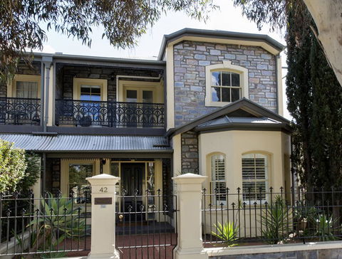 Adelaide Mackinnon - Accommodation Search 1