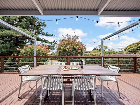 Eagle Bay Beach House - 300m To The Beach! - Accommodation Search 0