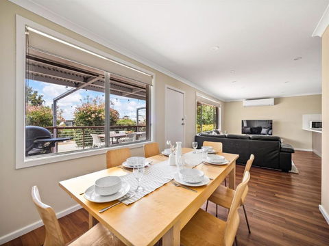 Eagle Bay Beach House - 300m To The Beach! - Accommodation Search 3