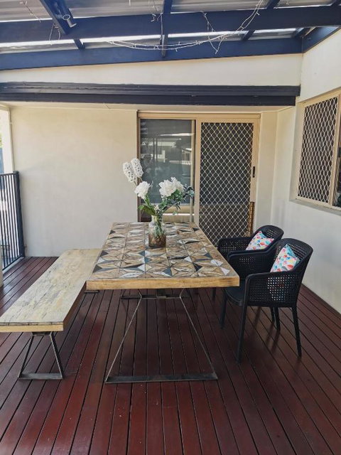 Eight Mile Plains House - Accommodation Search 3