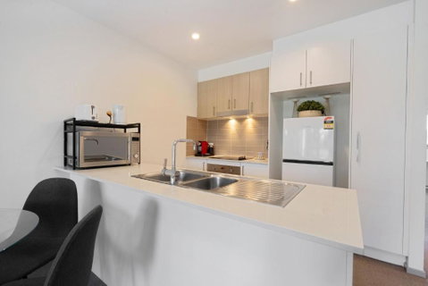 Elegant 2-Bed Apartment With Balcony - Accommodation Search 3