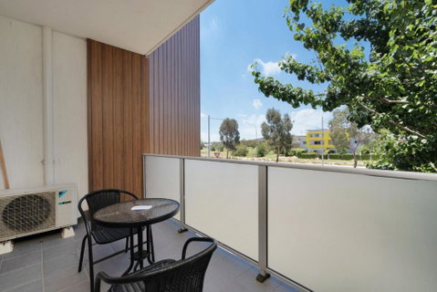 Elegant 2-Bed Apartment With Balcony - Accommodation Search 2