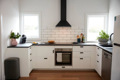 Enjoy A Renovated Retreat With Outdoor Bath - Accommodation Search 3