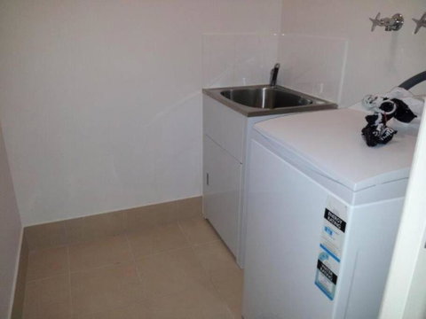 Entire 2BR Sunny House @Franklin, Canberra - Accommodation Search 3