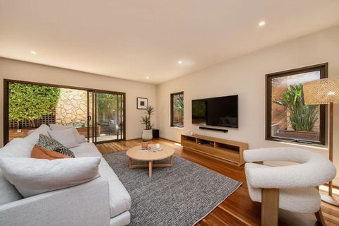 Esplanade Escape To The Brighton Beach Boxes - Accommodation Search 1