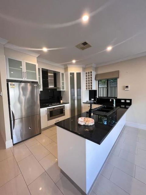 Executive Villa Close To CBD With Spa - Accommodation Search 0
