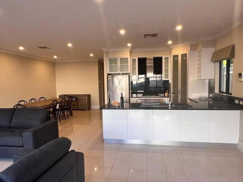 Executive Villa Close To CBD With Spa - Accommodation Search 2