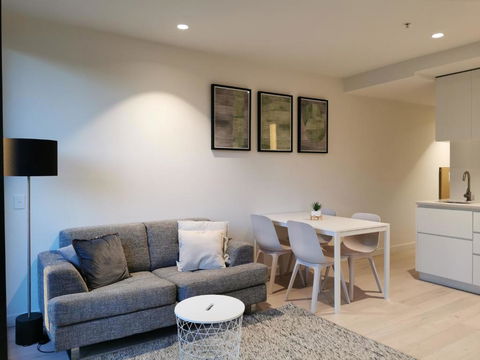 EQ Tower Modern Apartments Melbourne Central CBD - Accommodation Search 2
