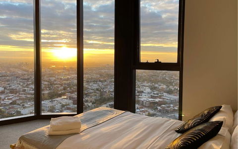 EQ Tower Modern Apartments Melbourne Central CBD - Accommodation Search 4