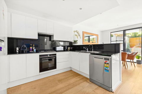 Fab Bondi 2-Bed With Courtyard & Alfresco Dining - Accommodation Search 3