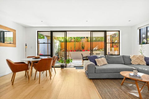 Fab Bondi 2-Bed With Courtyard & Alfresco Dining - Accommodation Search 0