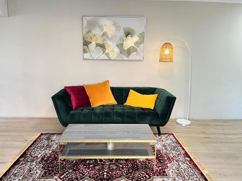 Fabulous 2 Bedroom Apartment, Secured Free Parking - Accommodation Search 2