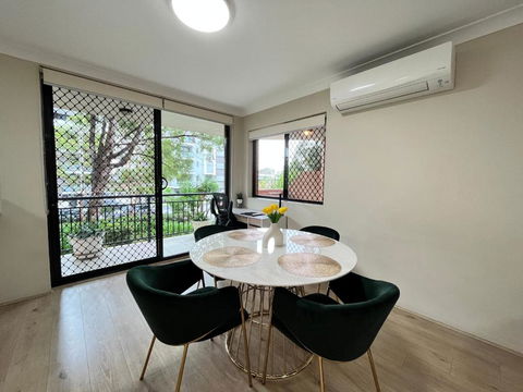 Fabulous 2 Bedroom Apartment, Secured Free Parking - Accommodation Search 3