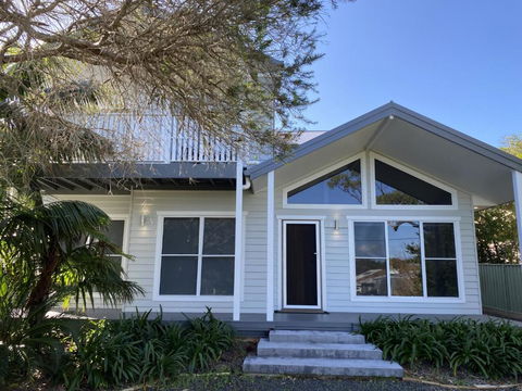 FAIR11W - Fairlight House - Accommodation Search 0