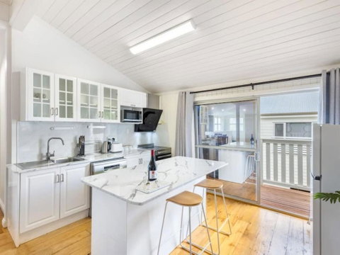 Family Friendly Cozy 4BR House At Annerley - Accommodation Search 0