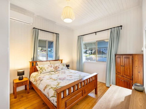Family Friendly Cozy 4BR House At Annerley - Accommodation Search 3