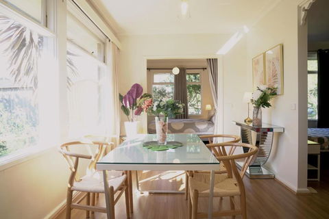 Family Home In Prime Location Melbourne - Accommodation Search 0