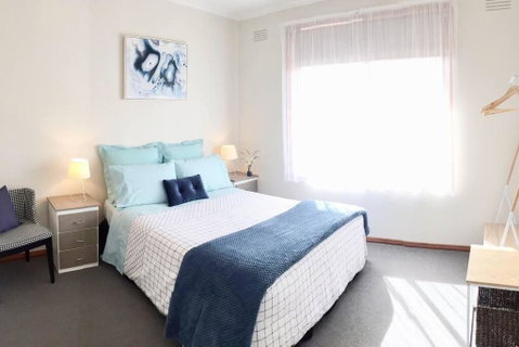 FERNLY BFast, WiFi Nflx AC Walk2Pizza Liquor Deli, - Accommodation Search 0