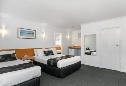 Flag Motor Lodge - Accommodation Search 3