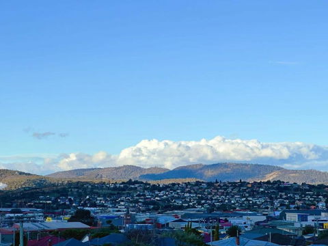 Fonton Blue Holiday Home Close To City And Airport - Accommodation Search 2