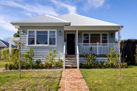 FOREST CORNER - 3 BEDROOM WEATHERBOARD, TRENTHAM - Accommodation Search 0