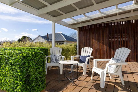 FOREST CORNER - 3 BEDROOM WEATHERBOARD, TRENTHAM - Accommodation Search 2