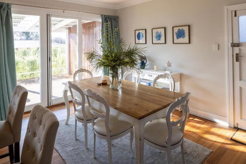 FOREST CORNER - 3 BEDROOM WEATHERBOARD, TRENTHAM - Accommodation Search 1