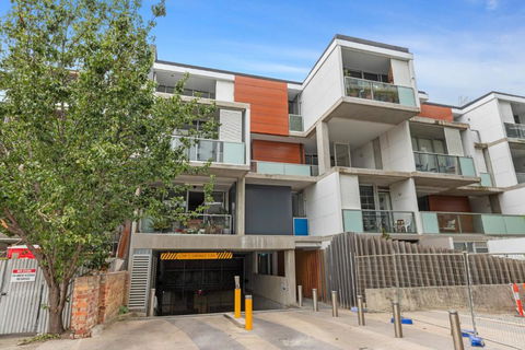 Fitzroy North 1-Bed With Balcony By Edinburgh Park - Accommodation Search 4