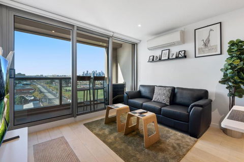 FLEMINGTON - Melbourne City Views - Accommodation Search 1