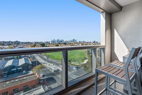 FLEMINGTON - Melbourne City Views - Accommodation Search 4