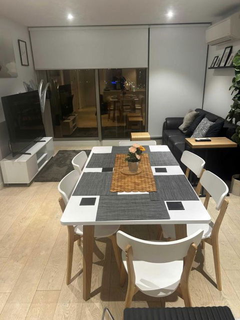 FLEMINGTON - Melbourne City Views - Accommodation Search 3