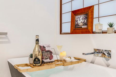 FUN&KY Parking 2 Patios WFH WiFi City Views - Accommodation Search 0