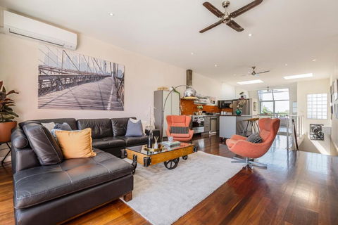 FUN&KY Parking 2 Patios WFH WiFi City Views - Accommodation Search 2