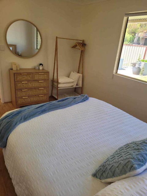G&R Beach Cottage - Accommodation Search 0