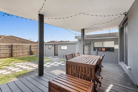 Gorgeous 3-Bed House With Spacious Shared Backyard - Accommodation Search 4