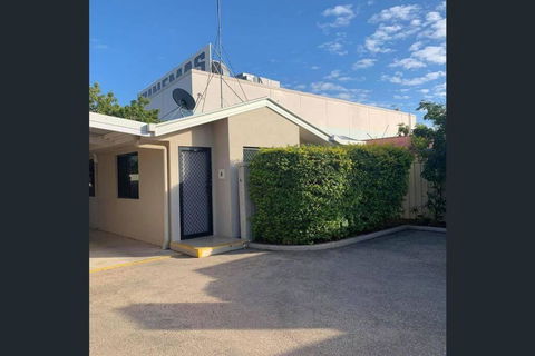 Fully Furnished Modern Unit In Centre Of City - Accommodation Search 0