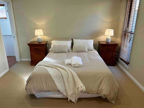 Grand Retreat In Peaceful Street - Accommodation Search 2