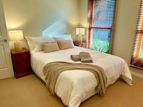 Grand Retreat In Peaceful Street - Accommodation Search 4
