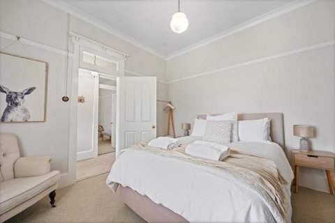 Hamptons House - Scandi Heritage Charm - Accommodation Search 2