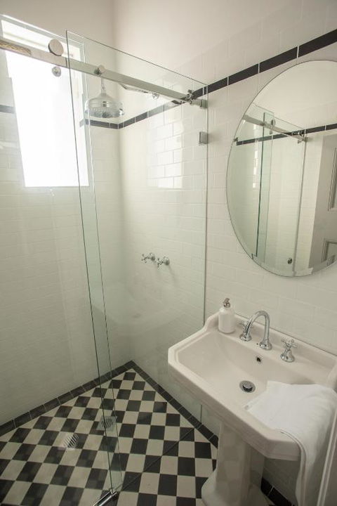Helensburgh Hotel - Accommodation Search 1