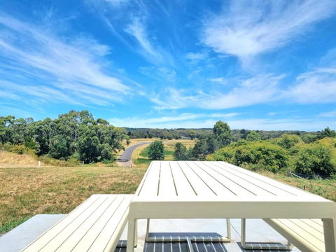 Hilltop Retreat Creswick - Accommodation Search 0