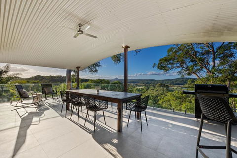 Hinterland Dreamers Poolside Retreat - Accommodation Search 1