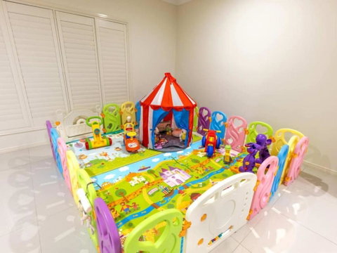 Home Away From Home Grand Family Mansion - Accommodation Search 2