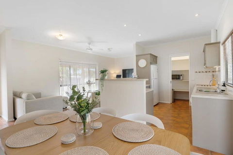 Home On Haynes- BYO LINEN - 1km From Goolwa Beach-Whale Watch - Accommodation Search 1