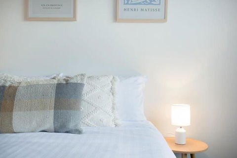 Homely Abode - Near City With Parking - Accommodation Search 0