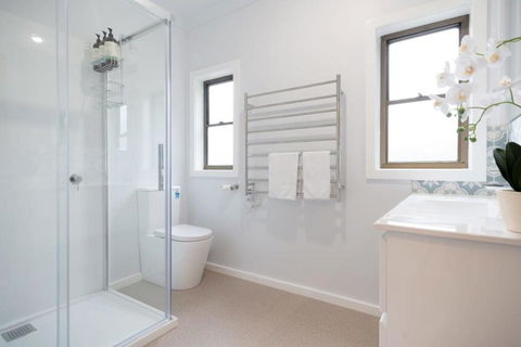 Homely Abode - Near City With Parking - Accommodation Search 3