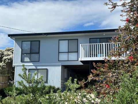 Iconic Beach House On Bruce - Accommodation Search 0