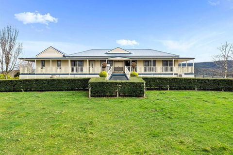 IRONBARK FARM Farmhouse On 52 Acres In The Scenic Yarra Valley - Accommodation Search 0