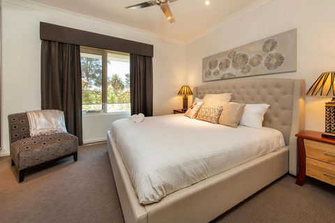 Adelphi Waterfront 2 Bedroom Ground Floor Home - Accommodation Search 3
